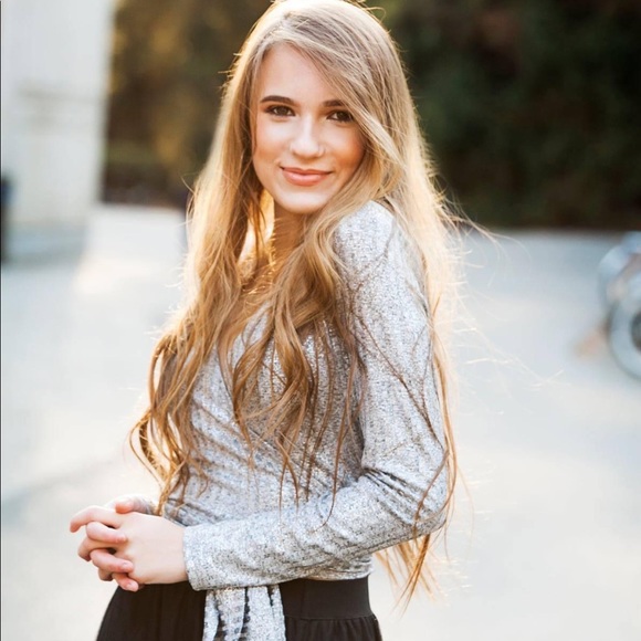 Hi I’m your Posher, Promise! Check out my closet! Many NEW items & low prices!! - Picture 7 of 8